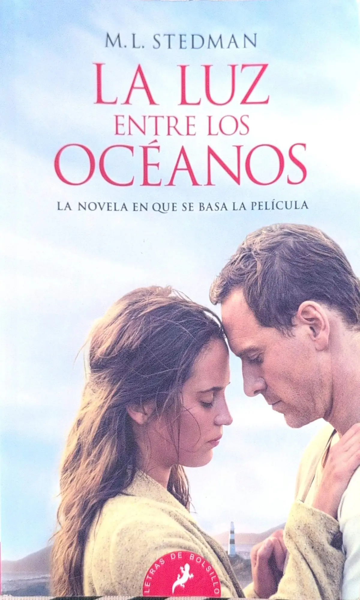 Portada de La luz entre los océanos de M.L. Stedman
