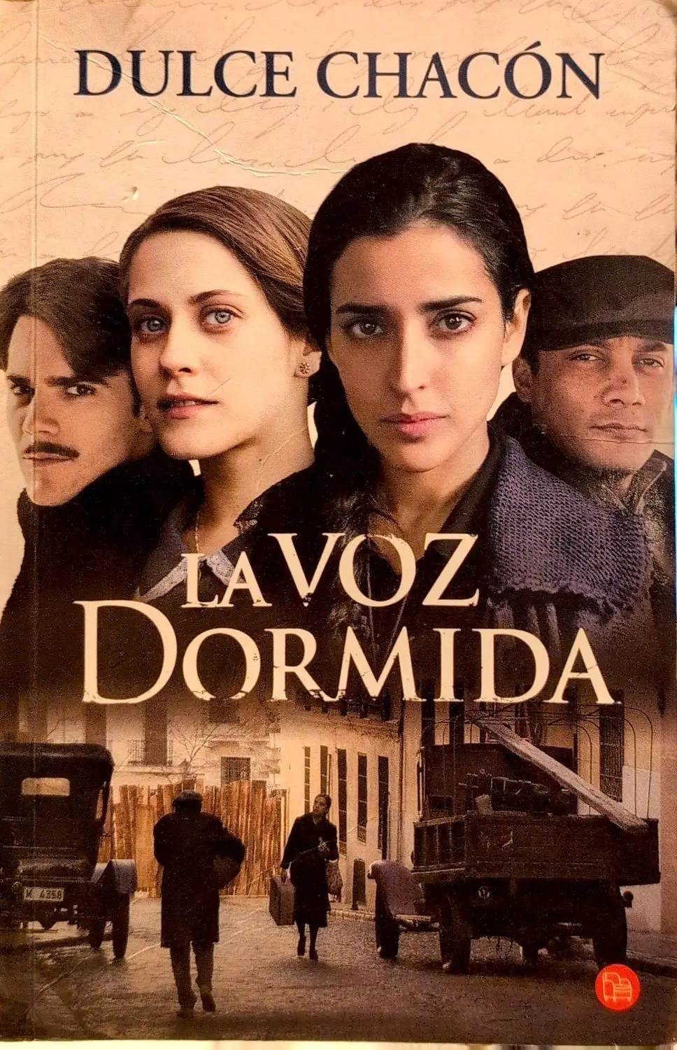 Portada de La voz dormida de Dulce Chacón